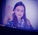 A imagem é um print de tela de computador do dia da sua colação de grau, que aconteceu virtualmente em decorrência da pandemia de Covid-19.